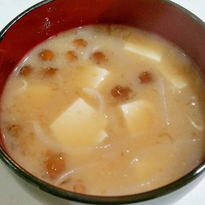 なめこと豆腐ともやしのお味噌汁